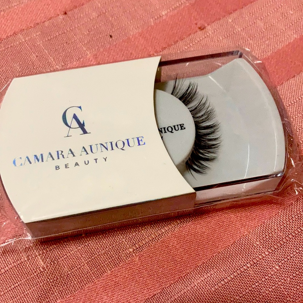 Camara Aunique Beauty Lashes